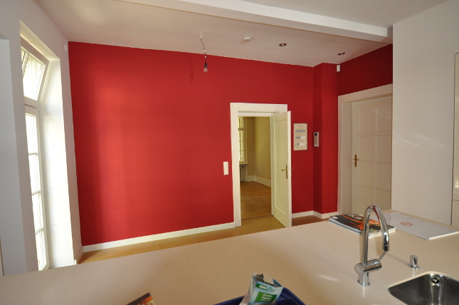 farbenwirkung-malerwerkstaette-schlueter-rot-wohnraum-wohnung-wie-wirkt-farbe-rot