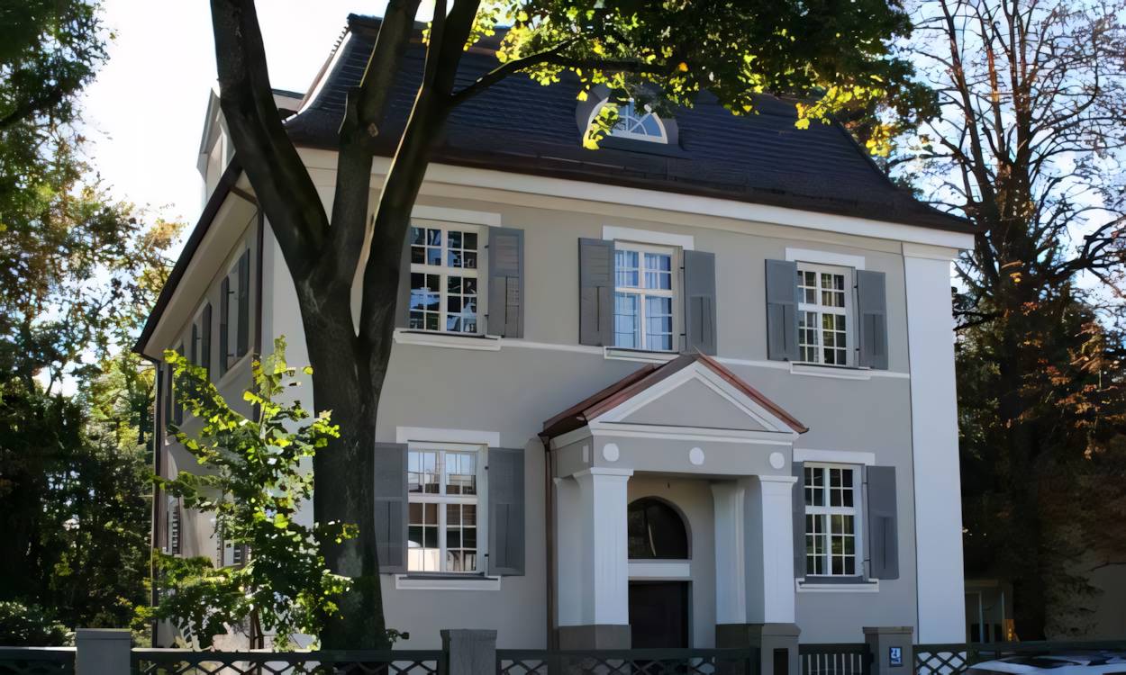 Hochwertiger Fassadenanstrich einer Villa in Nymphenburg, München villa fassadenanstrich 2