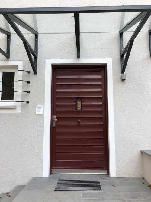 Eingangstüre rot lackiert / Malerwerkstätte Schlüter rote Eingangstüre / Malerwerkstätte Schlüter